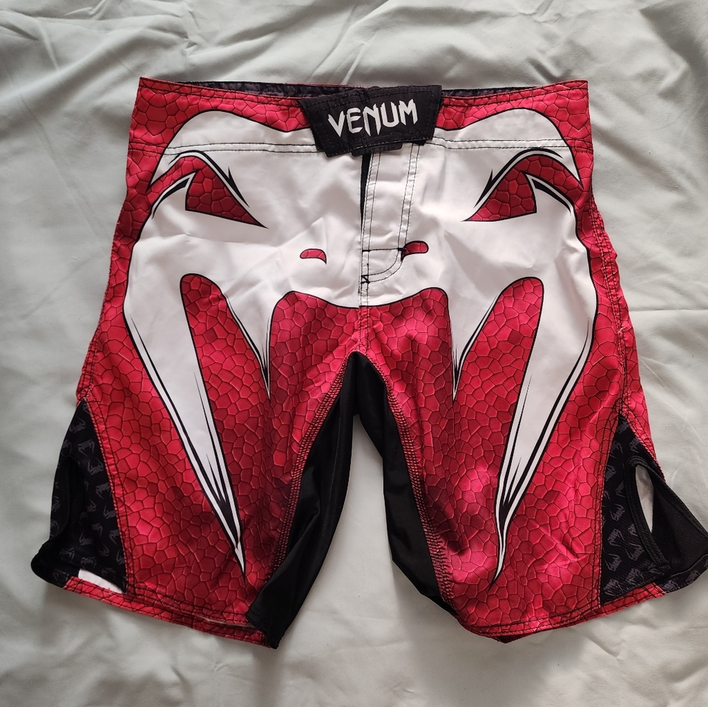Venum "Amazonia 4.0" Fightshorts - Red Devil (Size S)